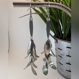 Silver color fashion dangle earrings.  Feathery style.